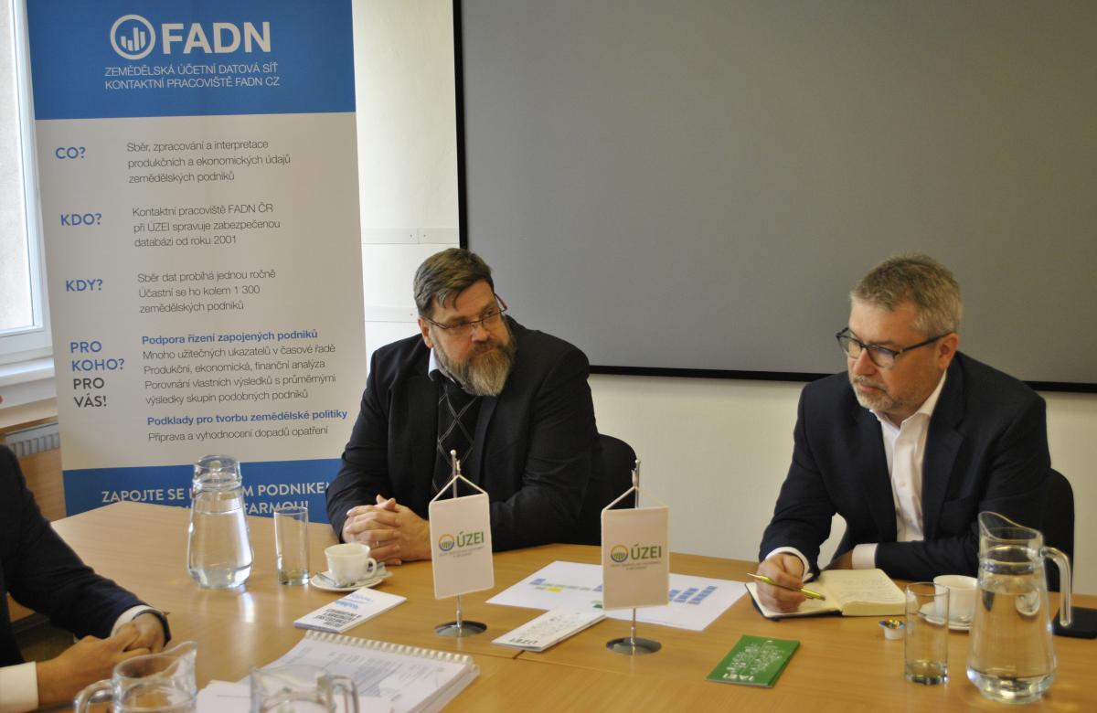 Jmenování nového ředitele Ecka (na fotce vlevo) panem ministrem Šebestyánem, FOTO: ÚZEI