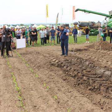 Odborná přednáška doc. Kroulíka přímo v terénu, zdroj foto ProfiPress