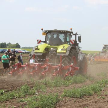 Praktická polní ukázka pro studenty, zdroj foto ProfiPress